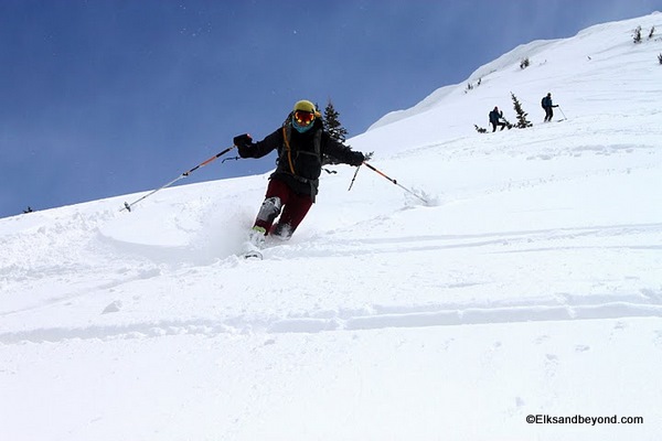 Inga dropping in and dropping the knee.  Borrowed gear head to tow, these ladies can still make it look good.