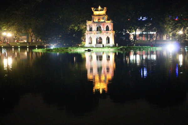 Night version of the Temple in the lake.